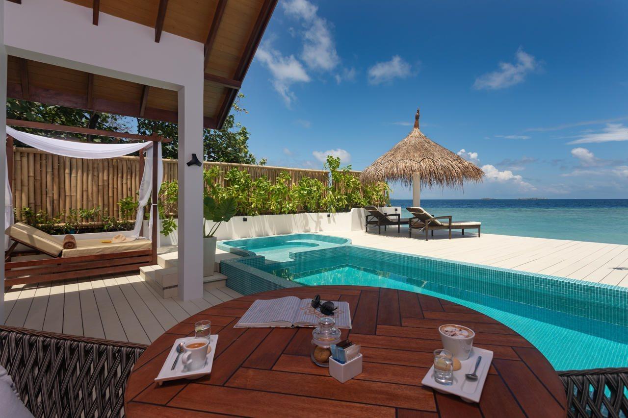 منتجع مالاهيني كودا باندوس هولهومالي المظهر الخارجي الصورة A beach villa at the resort
