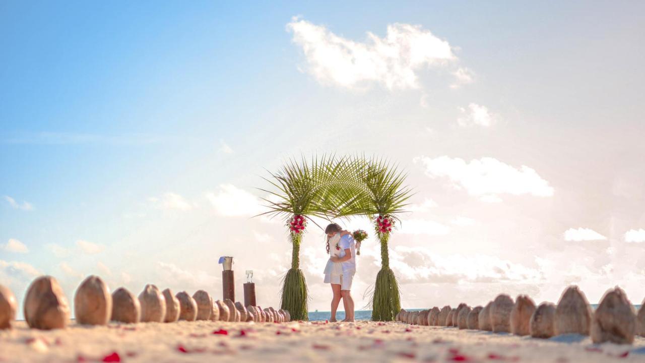 منتجع مالاهيني كودا باندوس هولهومالي المظهر الخارجي الصورة A Jewish wedding in Cancun, Mexico