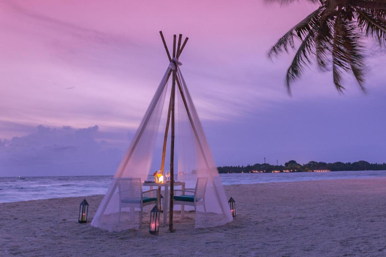منتجع مالاهيني كودا باندوس هولهومالي المظهر الخارجي الصورة A beachside dining experience at The Residence, Phuket