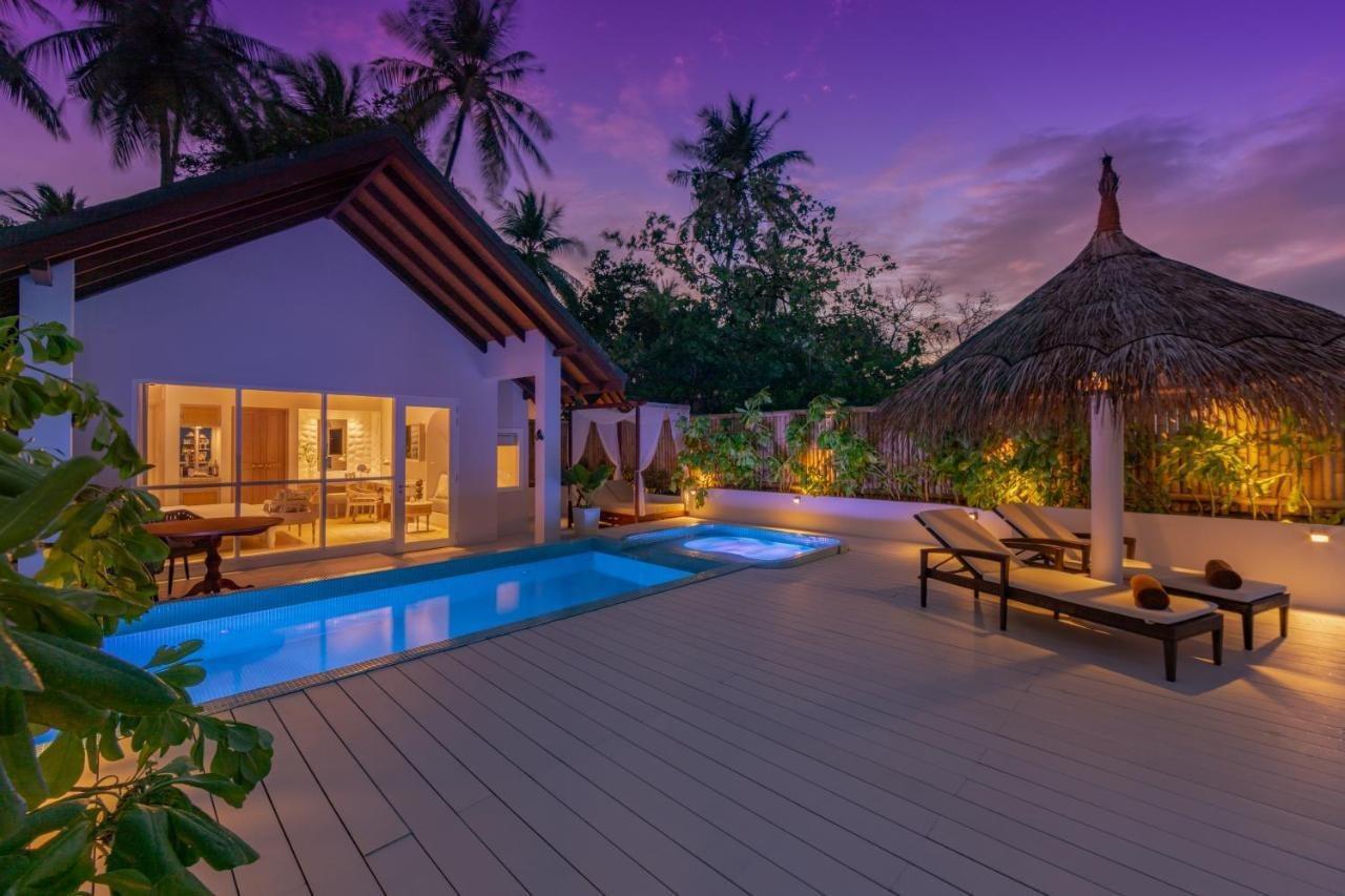 منتجع مالاهيني كودا باندوس هولهومالي المظهر الخارجي الصورة A beach villa at the resort